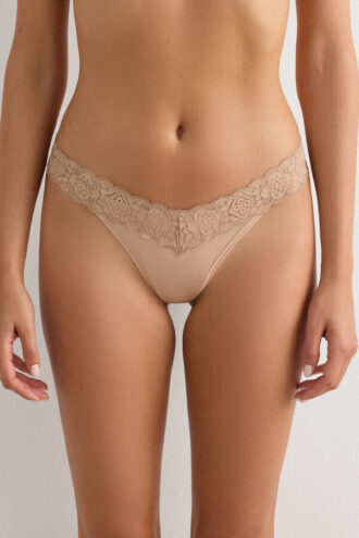 Blonder og mikrofiber 80-tallsstil Brazilian