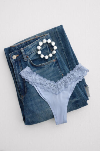 Blonder og mikrofiber 80-tallsstil Brazilian