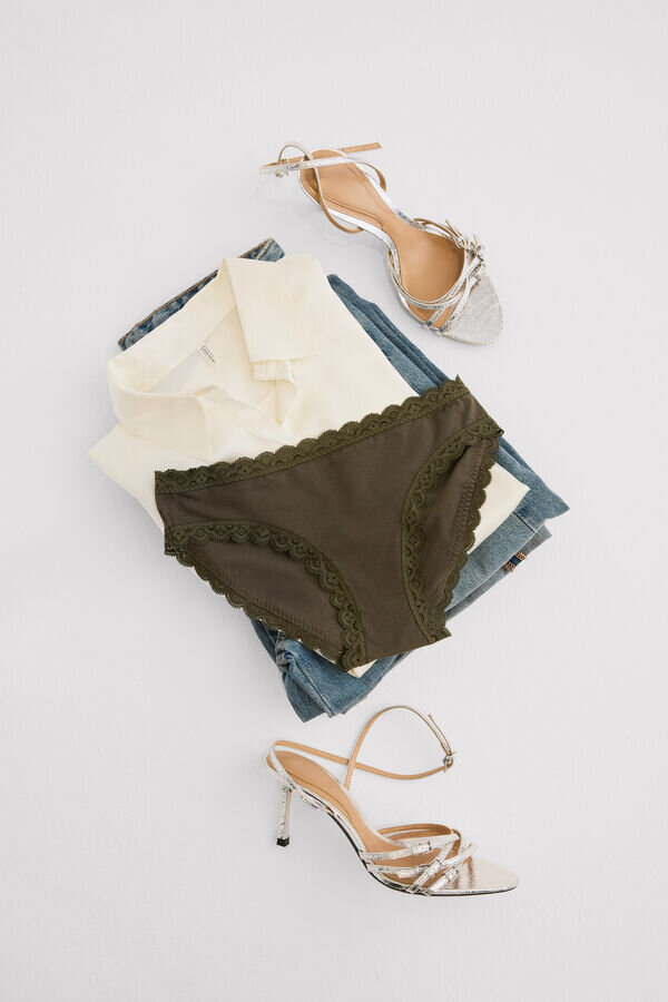 Bomulls- og blonderundertøy Bomulls- og blonderundertøy