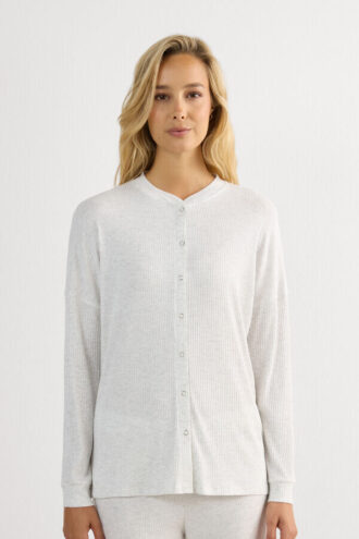 Chic og komfortabel langermet modalbluse med knapper