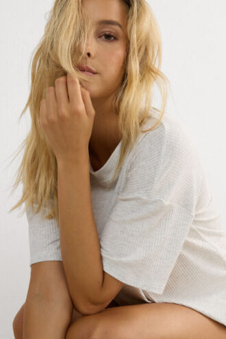 Elegant og komfortabel modalbluse med korte ermer