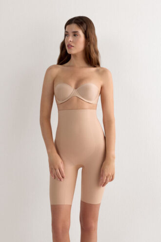 Formende shorts i sømløs mikrofiber