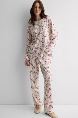 Pyjamas i full lengde i superfin bomull med Pretty Flowers-trykk