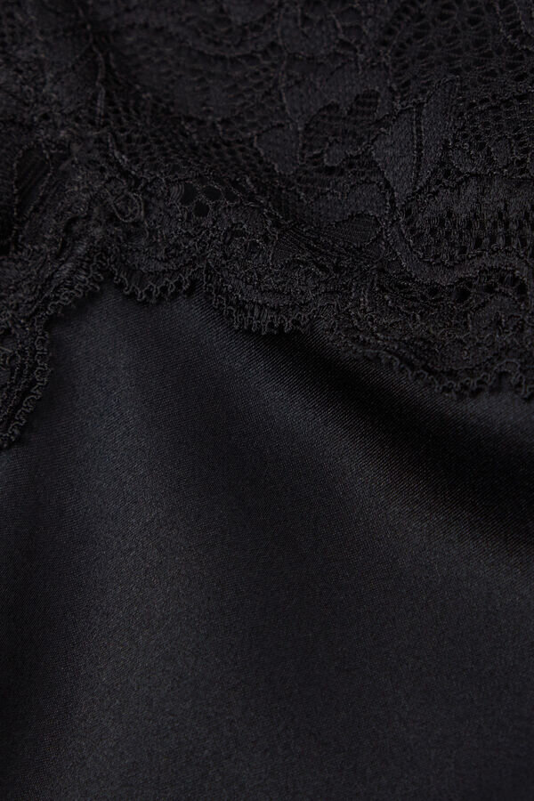 Silkeslip med blonderinnlegg Silkeslip med blonderinnlegg