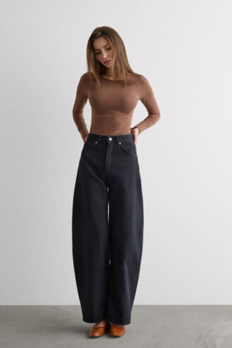 Ultralett bomullstop med båthals