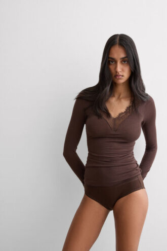 Ultralett kashmirbluse med lange ermer og blonder