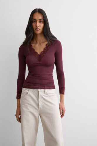 Ultralett kashmirbluse med lange ermer og blonder