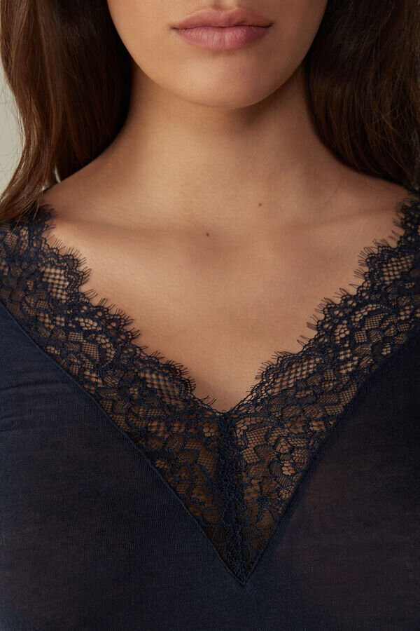 Ultralett kashmirbluse med lange ermer og blonder Ultralett kashmirbluse med lange ermer og blonder