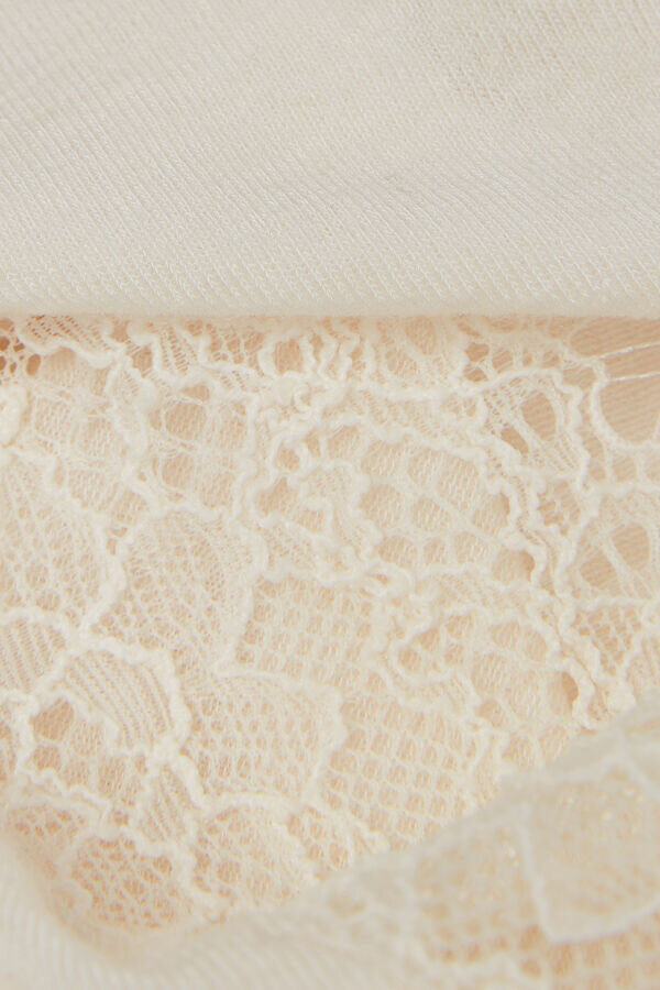 Ultralett kashmirbluse med lange ermer og blonder Ultralett kashmirbluse med lange ermer og blonder