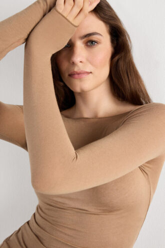 Ultralett topp i modal og kashmir med båthals