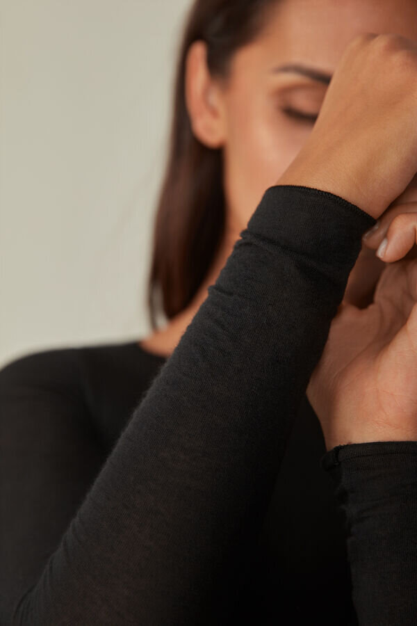 Ultralett topp i modal og kashmir med båthals Ultralett topp i modal og kashmir med båthals